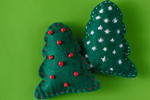 how-to-make-homemade-christmas-ornaments-using-felt02